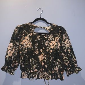 American Eagle black/pink floral open back blouse!!